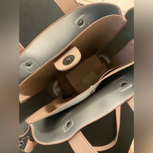 Cute light pink bag! - Picture 4 of 7